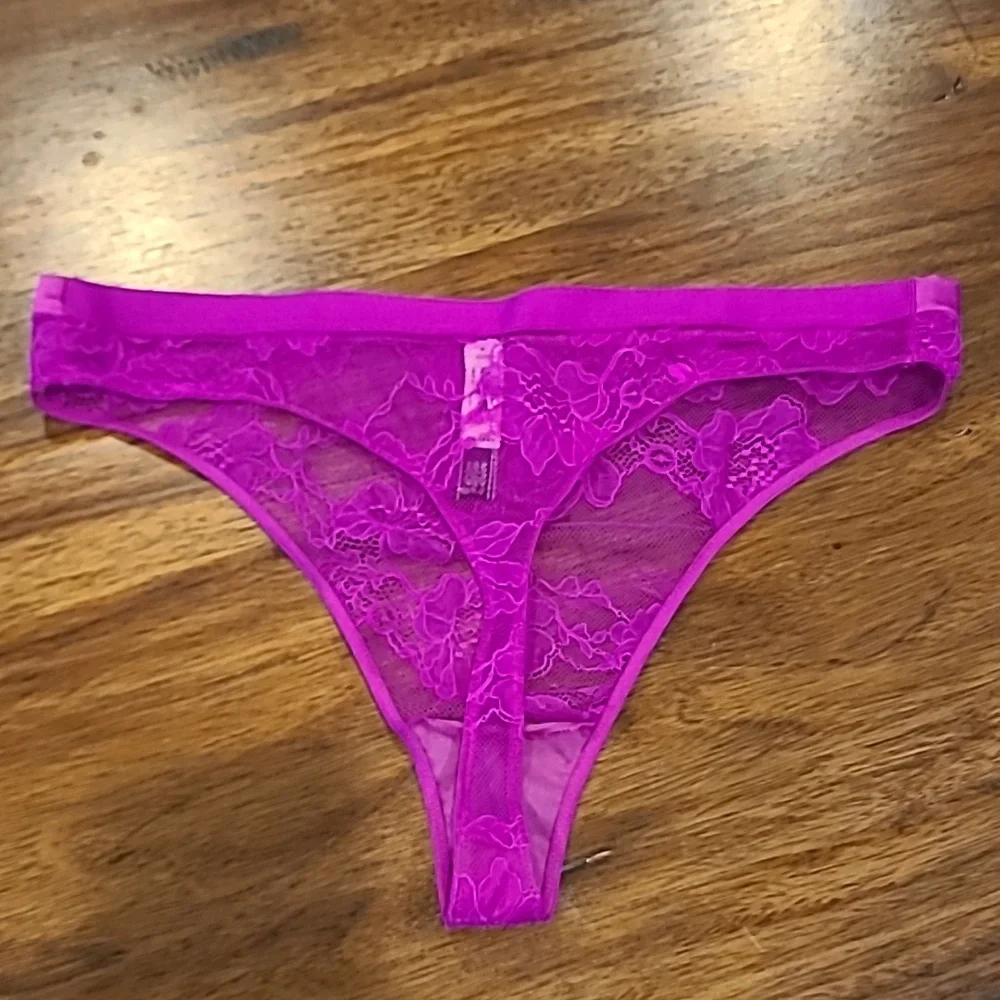 NWT Victoria’s Secret Fuchsia Shine Strap Thong XXL